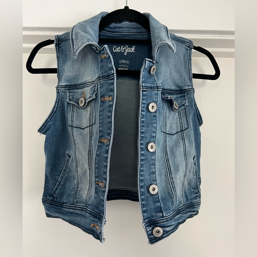 Girls Sleevless Jean Jacket